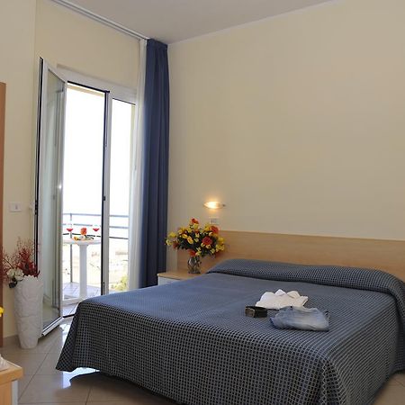 Hotel Fantasy Ρίμινι Δωμάτιο φωτογραφία